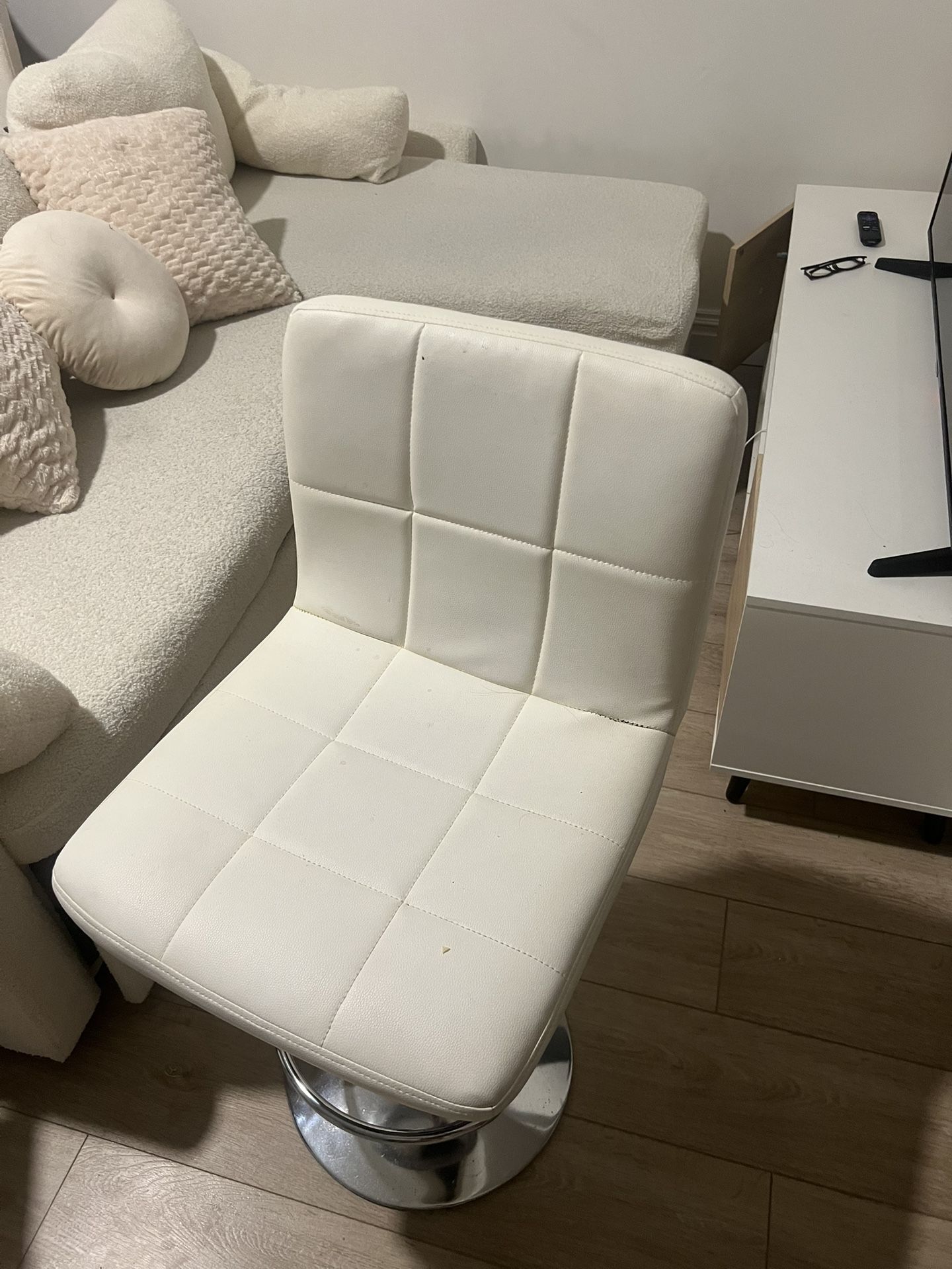 FOUR in total - Bar chairs
