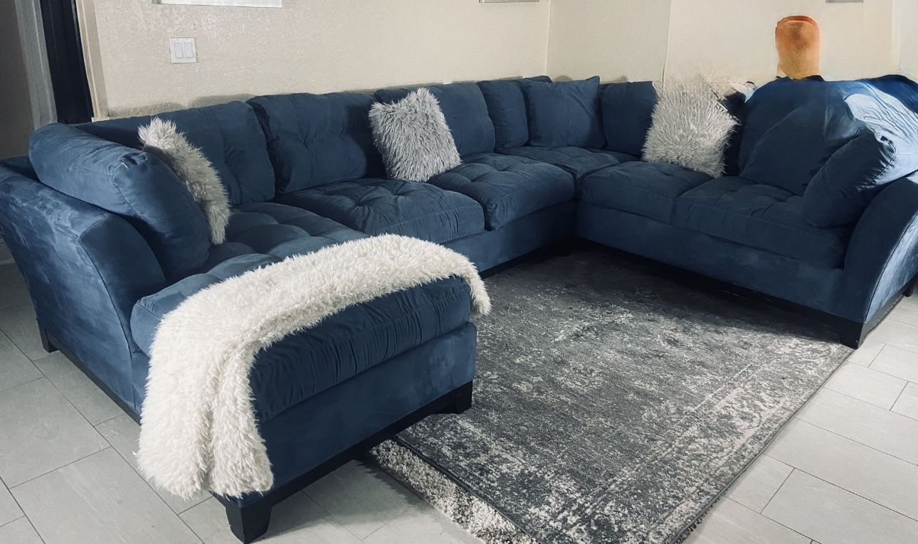 Cindy Crawford Blue 3 piece Sectional OBO