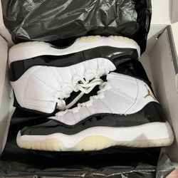 Woman's/kids  Jordan's and Airforces 