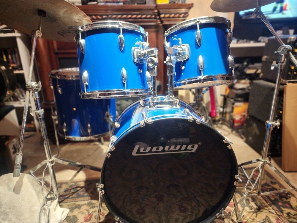 Complete 5 Pc. Drum Set W Zildjian Cymbals 