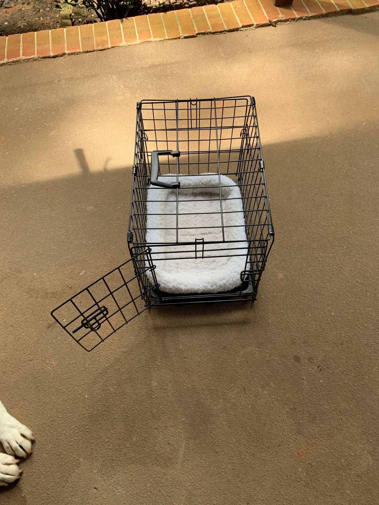 Dog kennel with bed (Reduced)