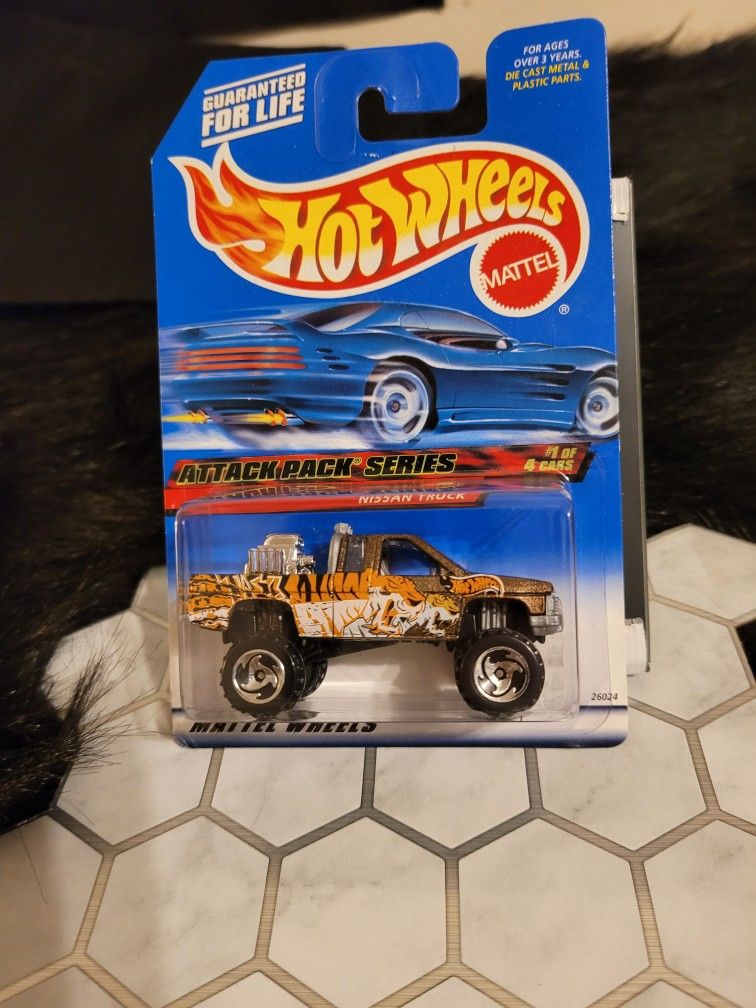 Hot Wheels Attack pack Series 1987 Nissan Truck