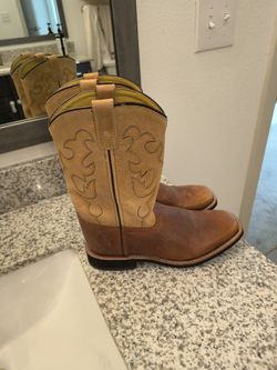 15$ Cowboy Boots Size 6
