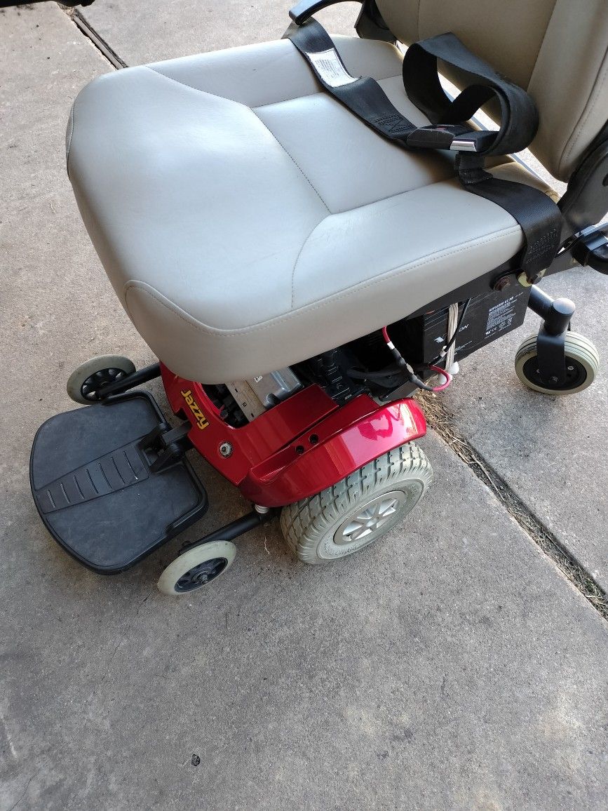 Jazzy Electric Wheel Chair for Sale in Forney, TX OfferUp