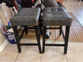 FREE Set of 2 Bar Stools - Easy fix / DIY project