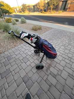 Complete golf set with cart