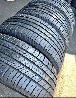 215/55/17 Vendo Un Set De Llantas Marca michelin Con Un 89% De Vida La 4