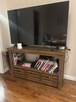 Entry/hallway/TV table