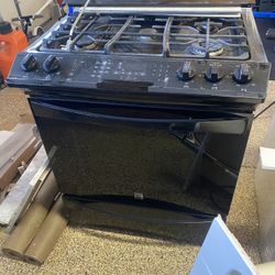 Black Kenmore Elite Range top/ Oven 