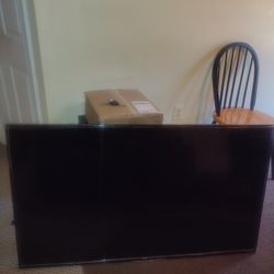 55. Inch Smart Tv   Screen Has a Small Crack  But Works