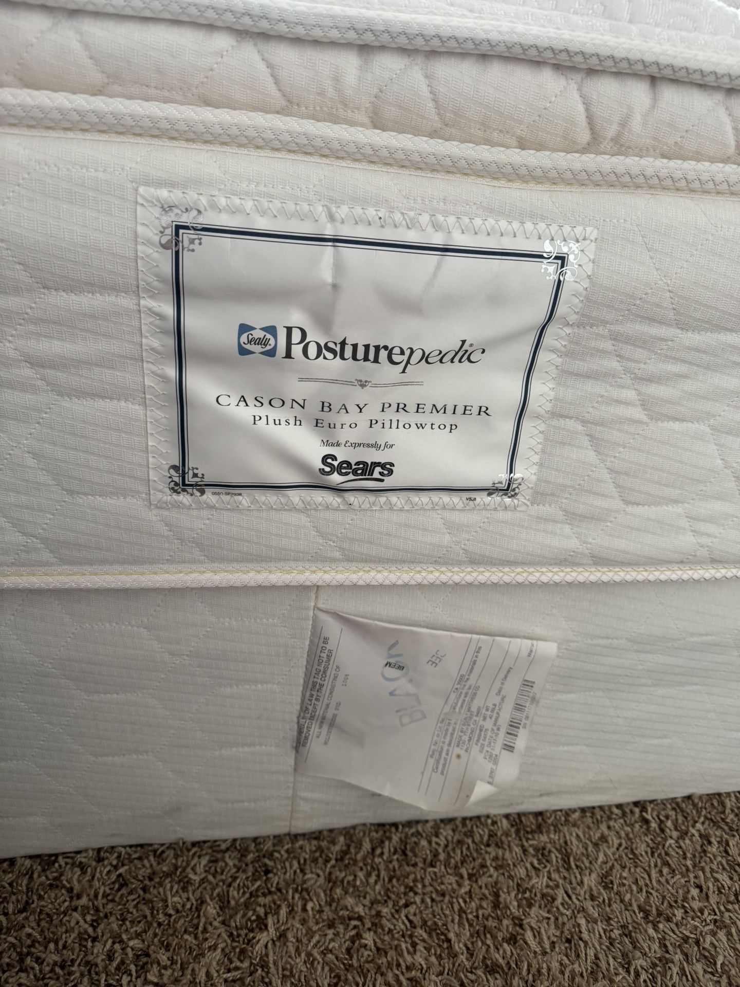 Sealy Full Mattress With Spring box 