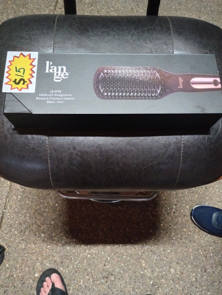 Wet/Dry Hairbrush Straighener