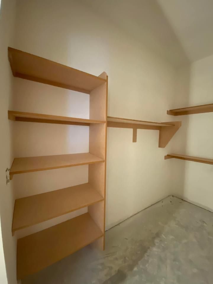 Shelving Closet Custom y More