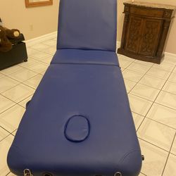 Massage Table ( Like New)