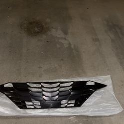 2022 Hyundai Elantra Limited - Grille, Chrome Shell with Dark Gray Insert