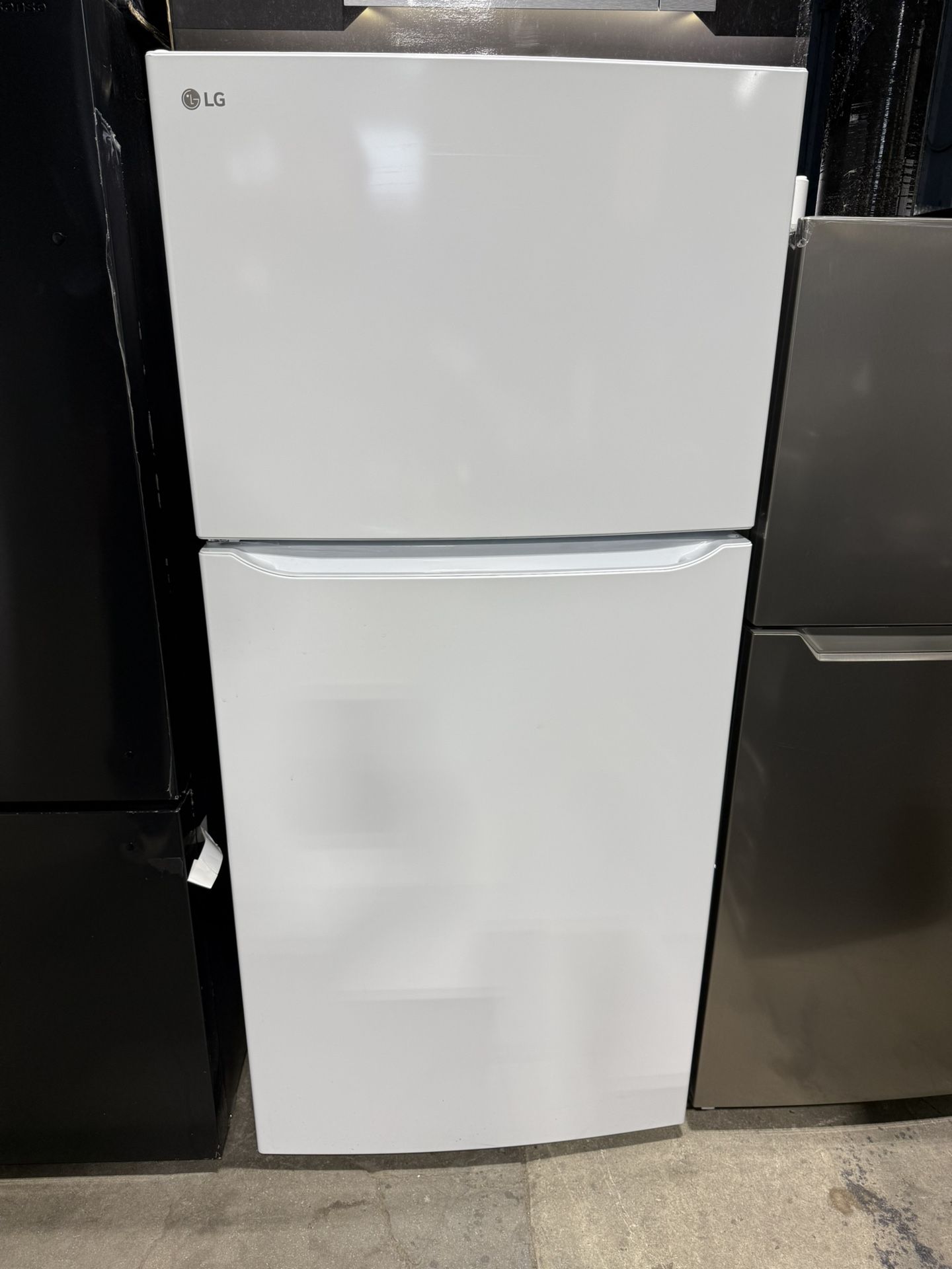 Brand new LG 30 in. W 20 cu. ft. Top Freezer Refrigerator w/ Multi-Air Flow and Reversible Door in White, ENERGY STAR