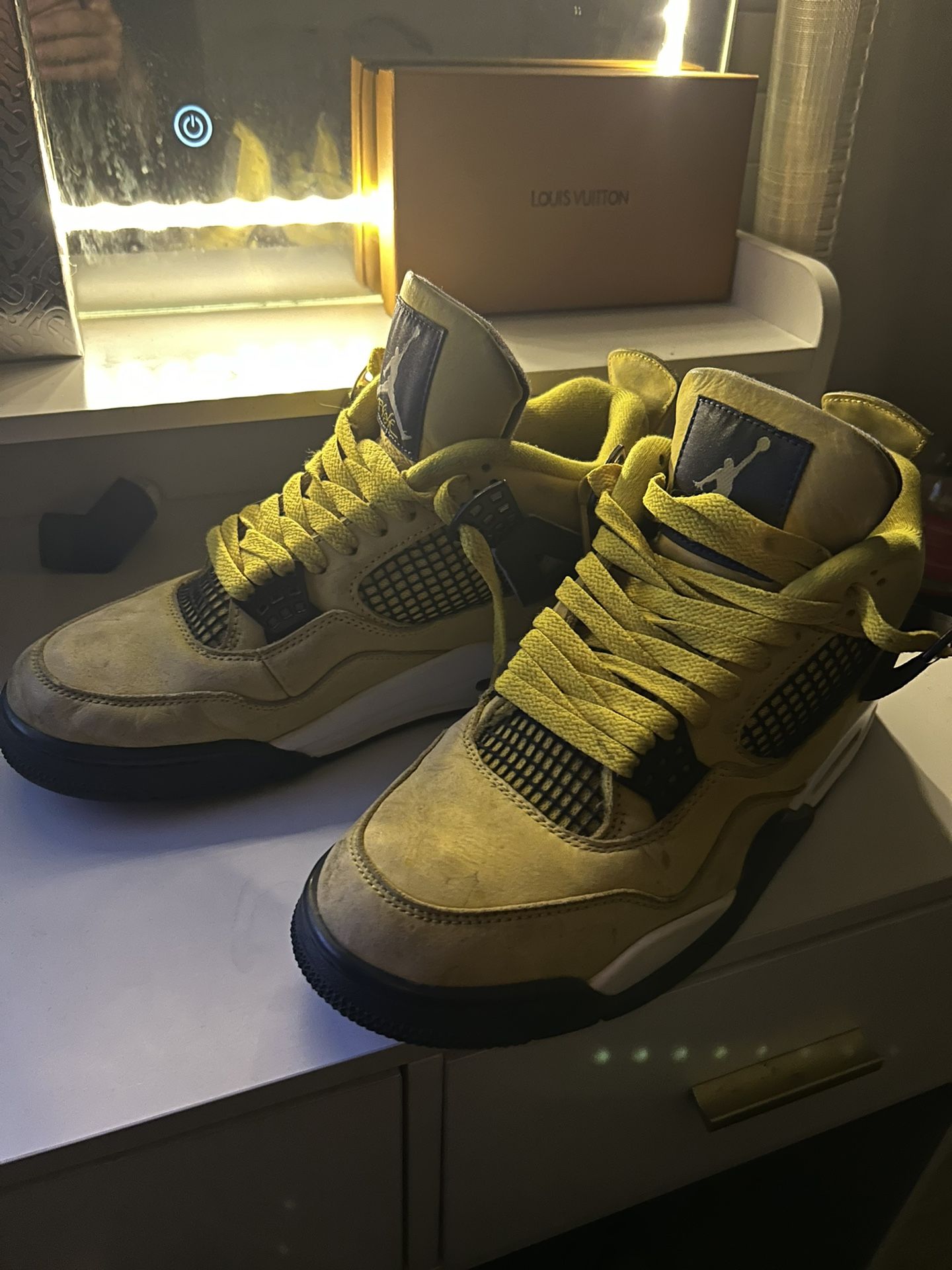Jordan 4 Thunders
