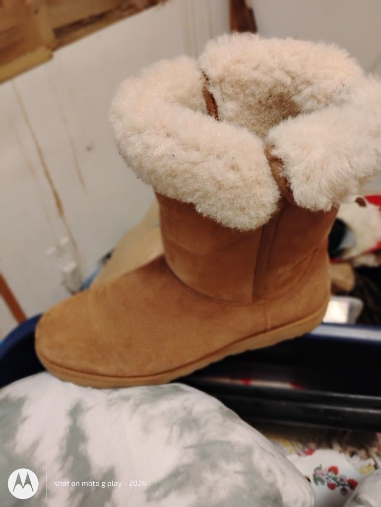 Women's UGGs Size 6