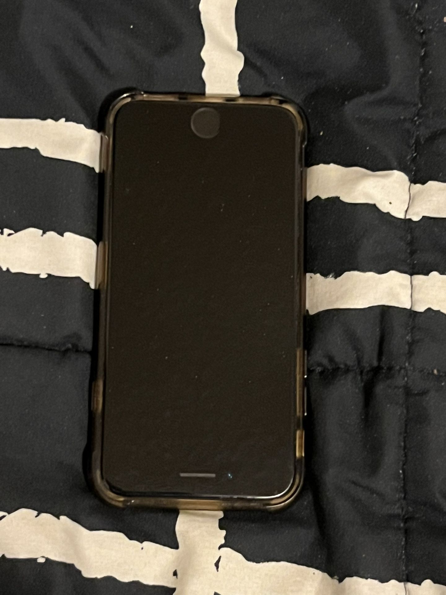 2nd GEN IPHONE SE And Never Used Ear Piece In Box
