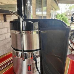 Beach Juicer - Quick Pure Juicing prove foot