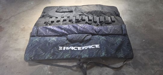 Raceface Tailgate Cover to carry bikes