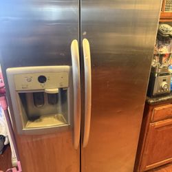 Refrigerator (refrigerador)