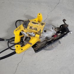 Dewalt Saw