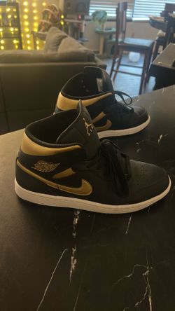 Black And Gold Air Jordan’s