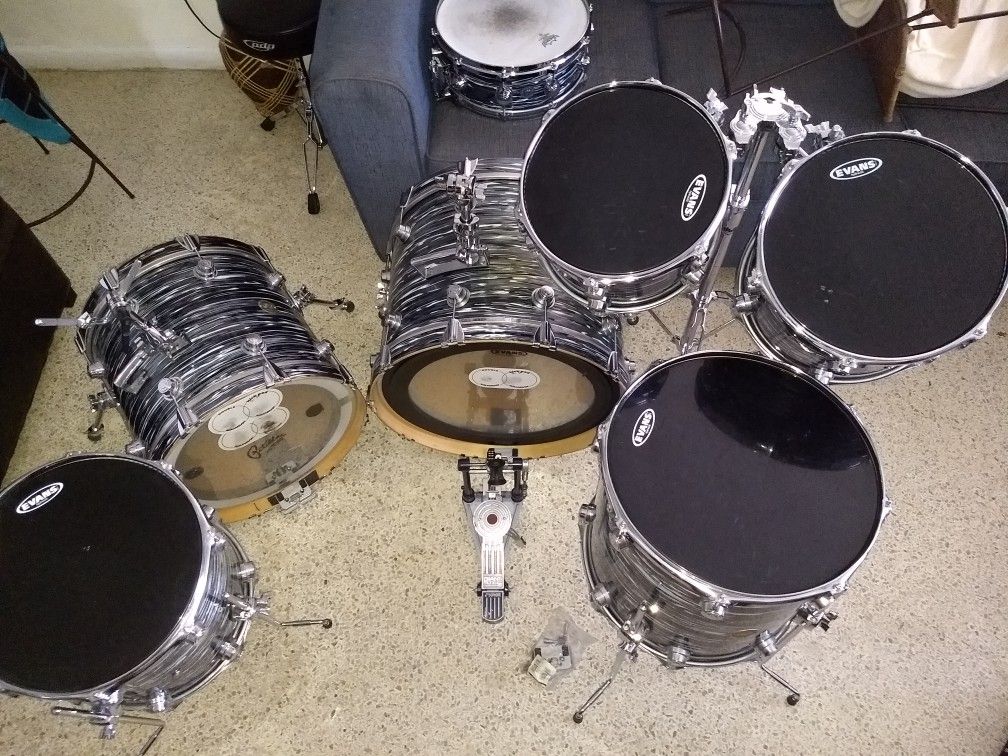 Musical Instruments Drum Set D W