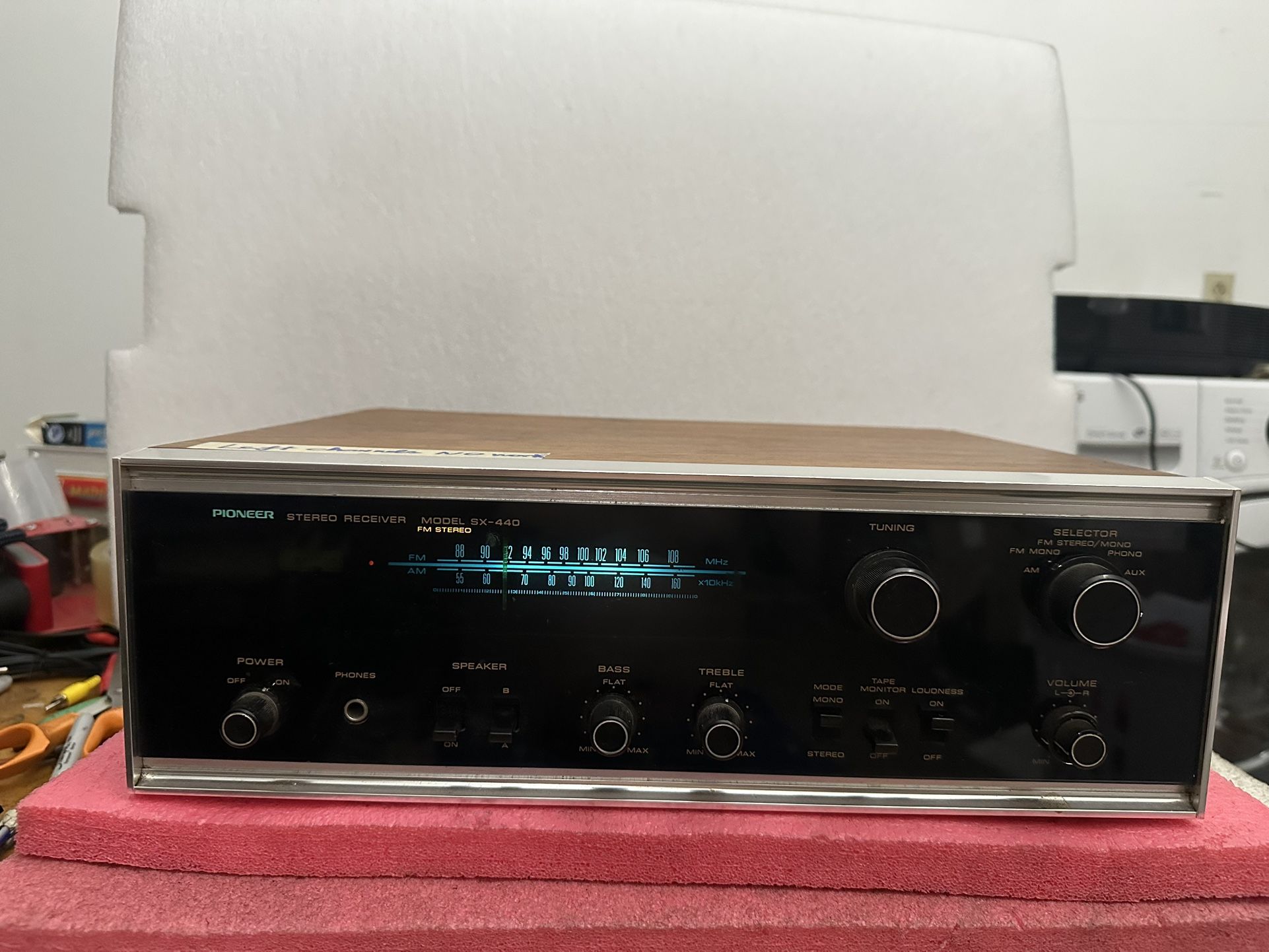 VINTAGE PIONEER SX-440 AM/FM STEREO RECEIVER WOOD CASE ( LEFT CHANNELS NO SOUND)