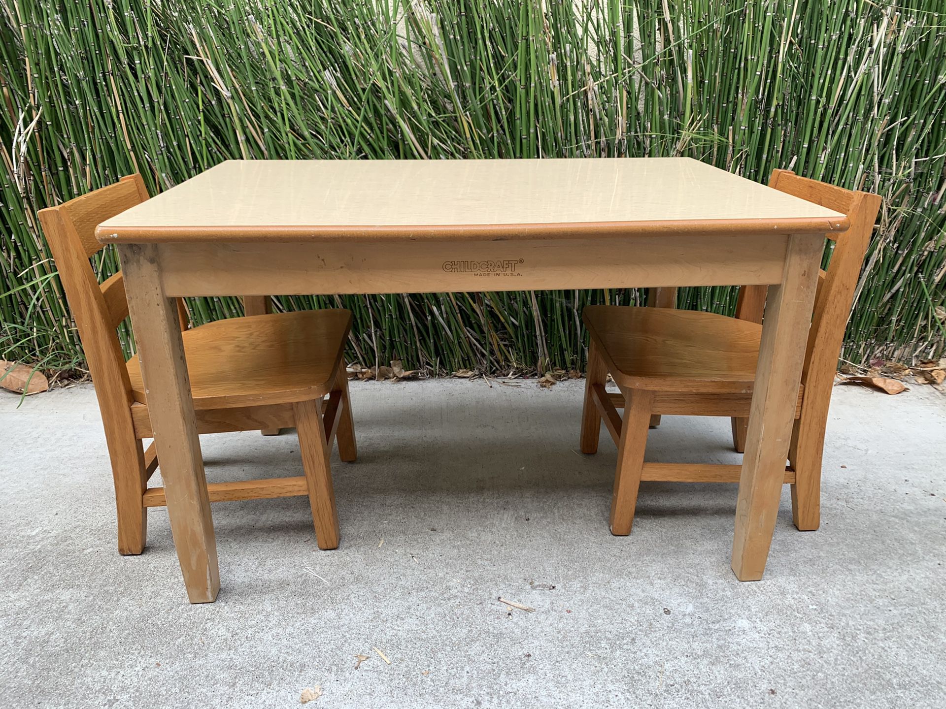 ChildCraft Children’s Table and 2 Chairs / Kids Desk for 2