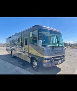 37ft 2004 Workhorse W22 RV Chassis – Only 39000 miles