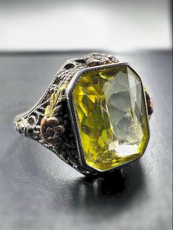 Vintage Jewelry 10k solid white gold Art Deco Peridot Ring