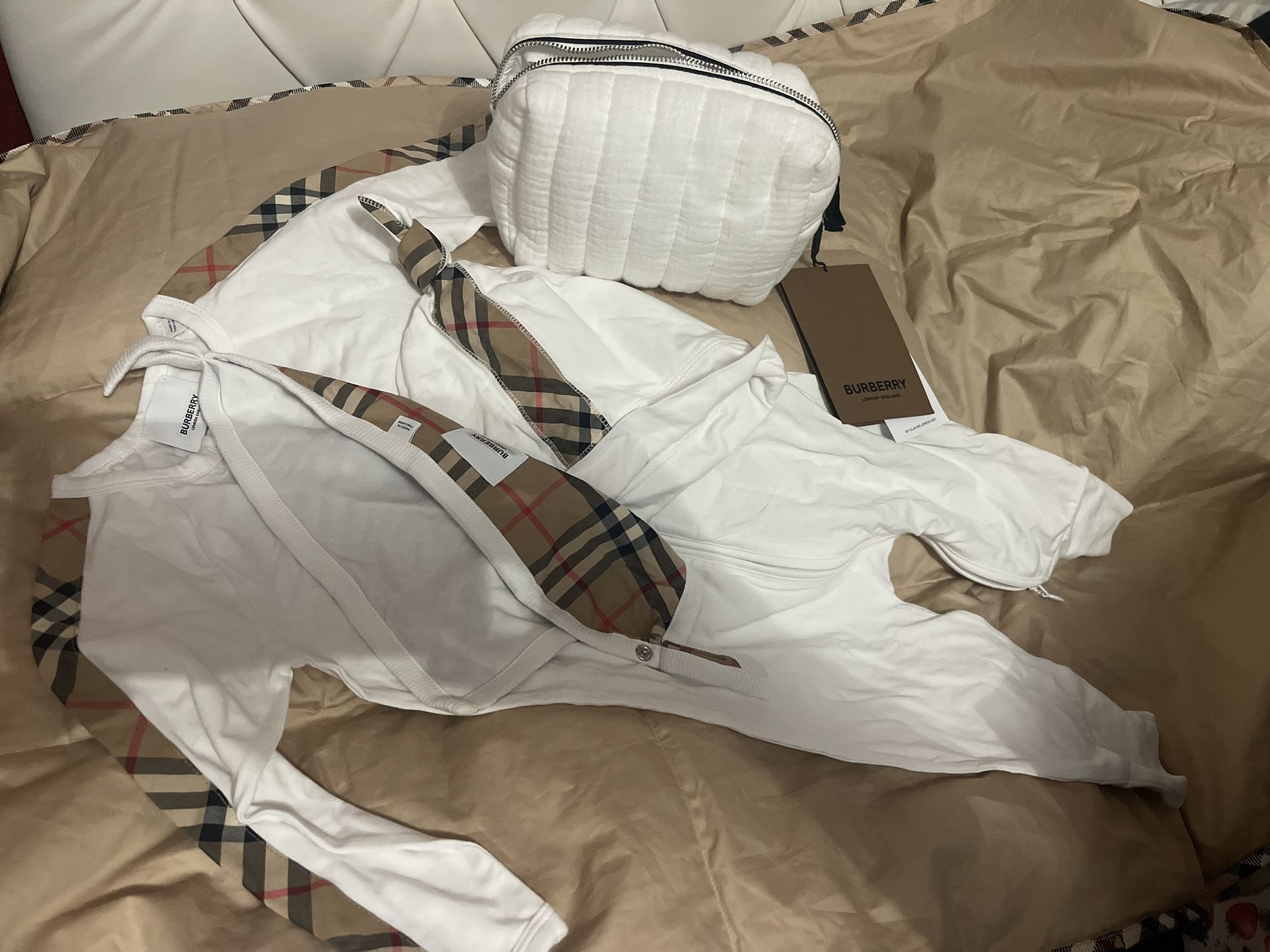 Burberry onesies set -brand new
