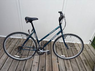 Trek MultiTrack 700 Sport Hybrid Bike