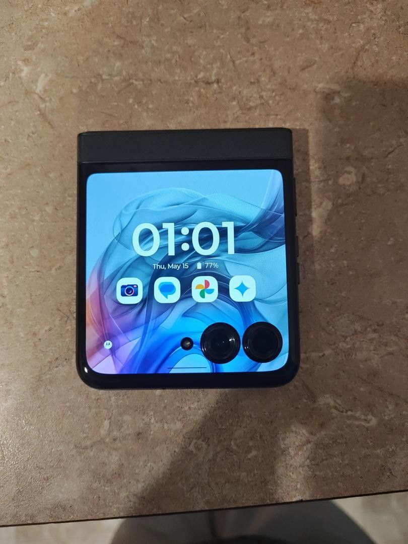 Moto Razr 2024