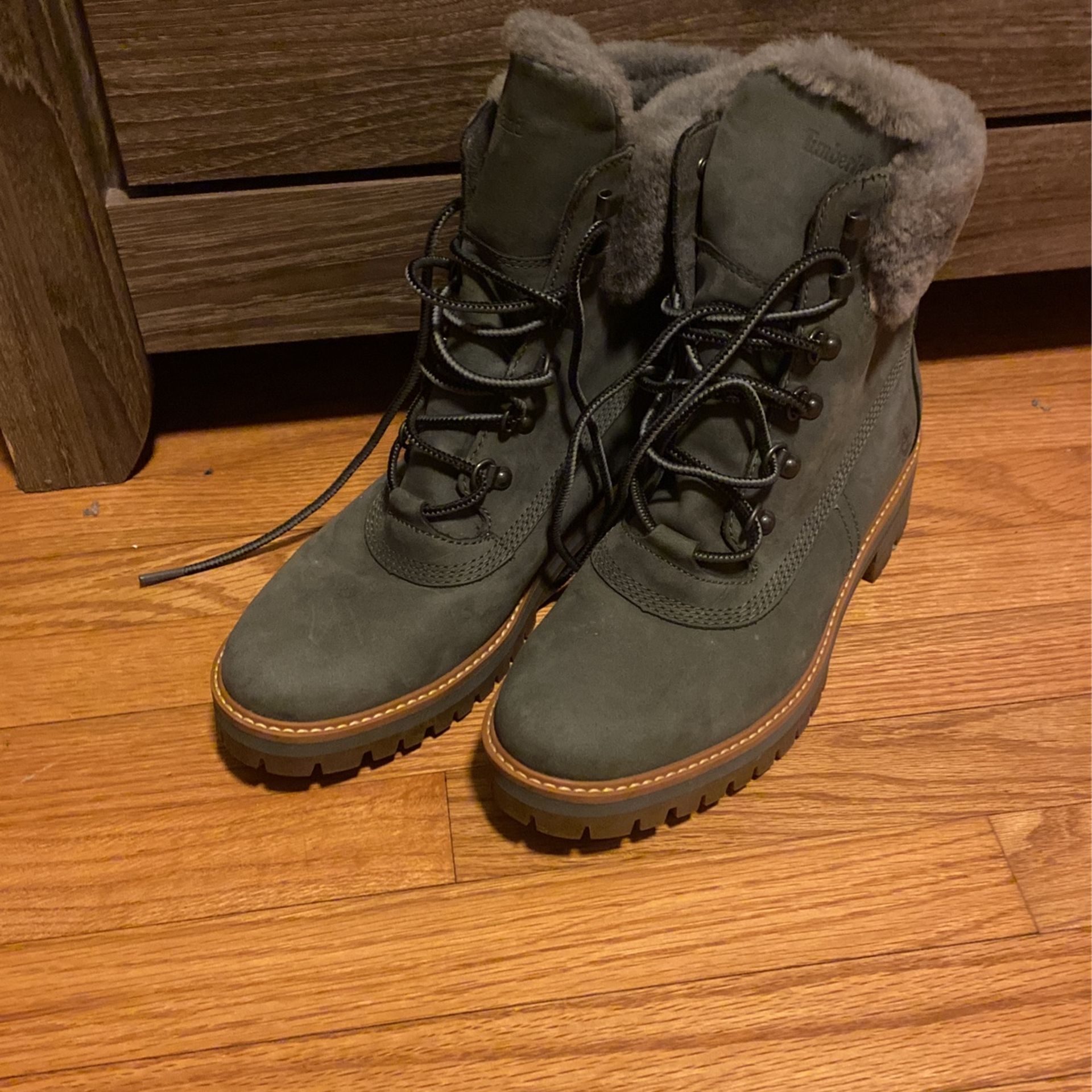 Timberland Courmayeur Valley Women's Boots Size 11 Grey Faux Fur Waterproof