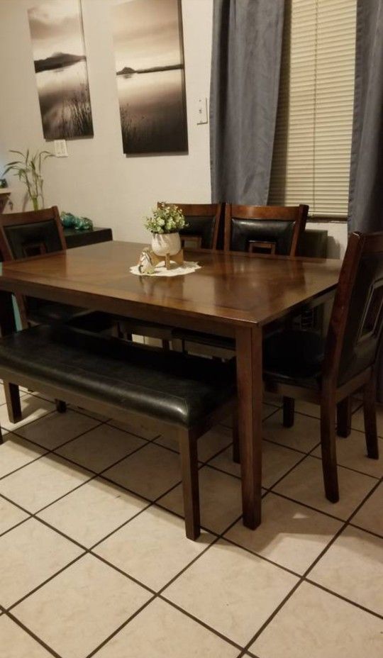 Kitchen Table And chairs