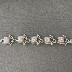 Vintage jewelry rose pink bracelet approx 7.25” In great condition