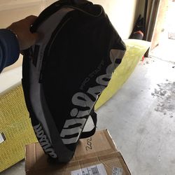 Wilson tennis racket bag holds 3 to4