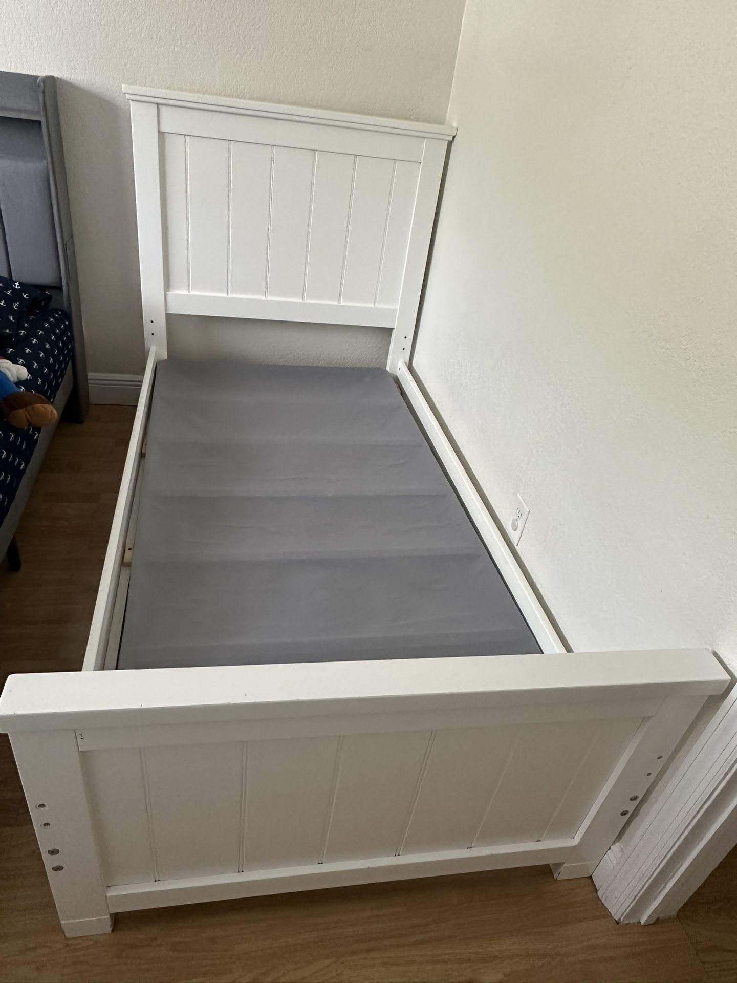 Twin Bed / Cama personal
