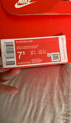 Nike women’s tennis shoes Ari Max 200