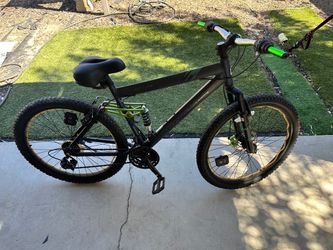 Genesis mountain bike still in good shape look up pictures closely no flats ready to ride