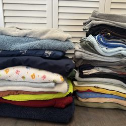 Bundle of toddler boys’ clothing, sizes 2T–4T (most are 3T–4T). Includes winter puffer and fleece coats/jackets, puffer and fleece vests, sweaters, sw