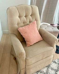 Recliner sofa chair