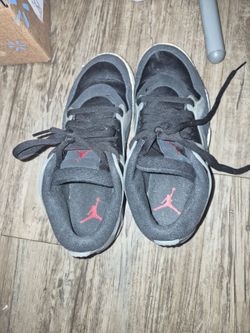 These sneakers are the Air Jordan 4 RM "Black Sail" (Style Code: FQ7939-006). US 8