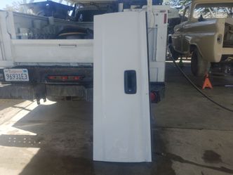 2015 Chevy Silverado tailgate