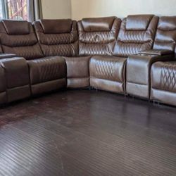 New Recliner Sectional Couch! Free Delivery 🚚! Financing Available!