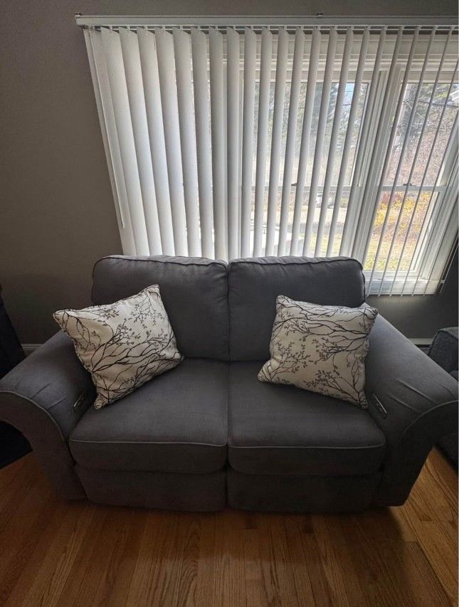 Loveseat recliner with usb both sides.