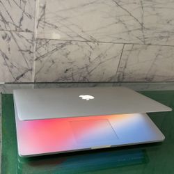 Apple MacBook Pro 15” Retina Quad Core Intel I7 Processor 8GB DDR3 Ram 500GB SSD DRIVE $275